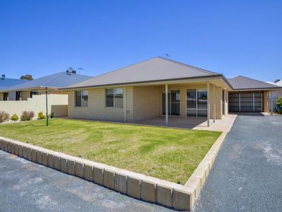 30 Tindals Crescent, Hannans