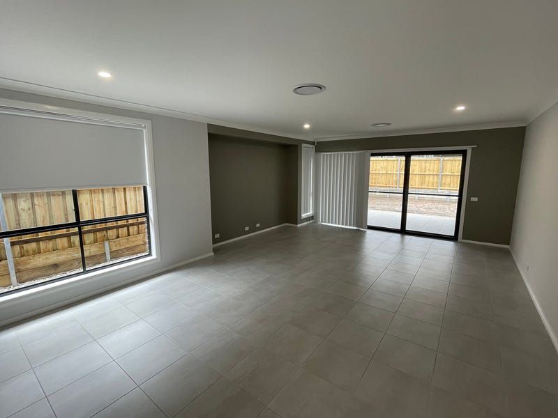 33 Crest Road, Gledswood Hills