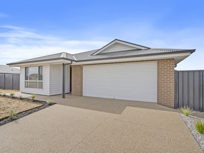 30 Lewis Crescent, Finley