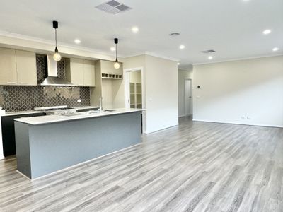 9 Lydney Street, Wyndham Vale