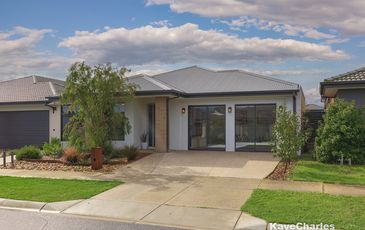 5 Golden Banksia Drive, Officer