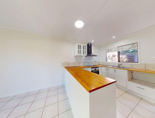 Refurbished and Close to Town in Tewantin image 3