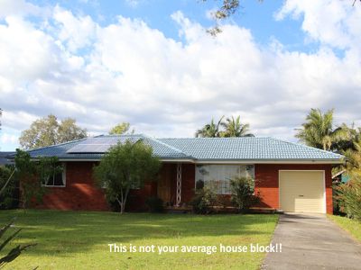 211 The Lakes Way, Forster