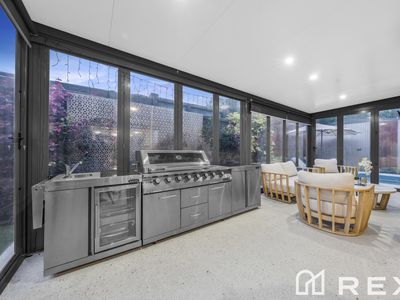 6 Lauradan Avenue, Berwick