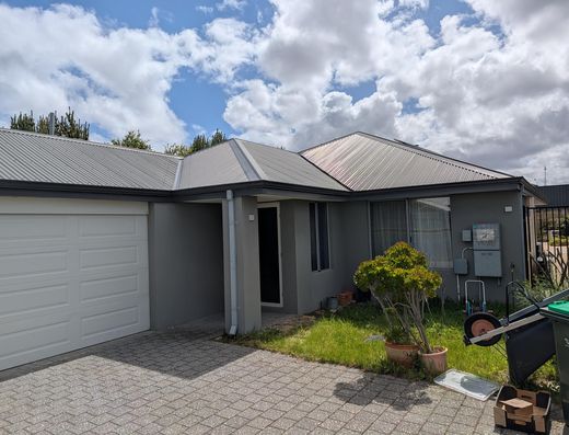Modern Family Home in Banksia Grove