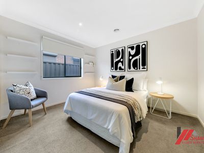 12 Bindarri Road, Manor Lakes