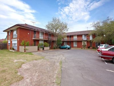 9 / 4 Cooper Street, Sunshine