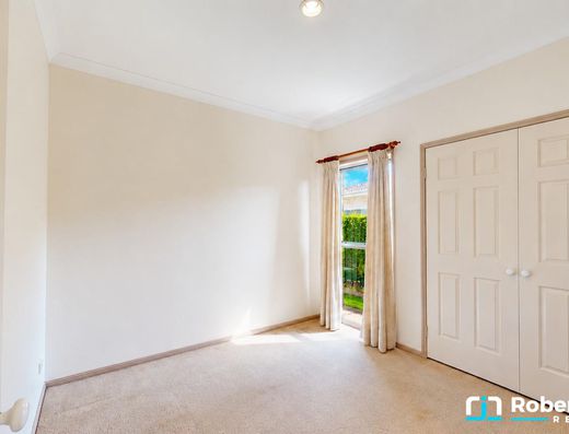 A Rare Opportunity on a North-Facing 880m² Block image 16