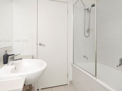 10 / 2 Saltriver Place, Footscray
