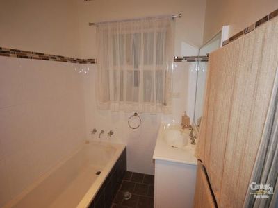 12 Stroud Avenue, Dubbo