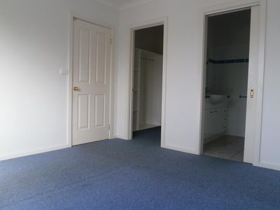 1 / 19 Cootamundra Court, Werribee