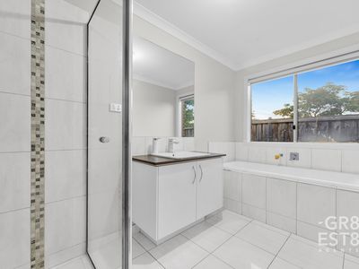 72 Aquatic Drive, Cranbourne West