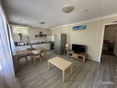 6 / 4 Mosbri Crescent, The Hill