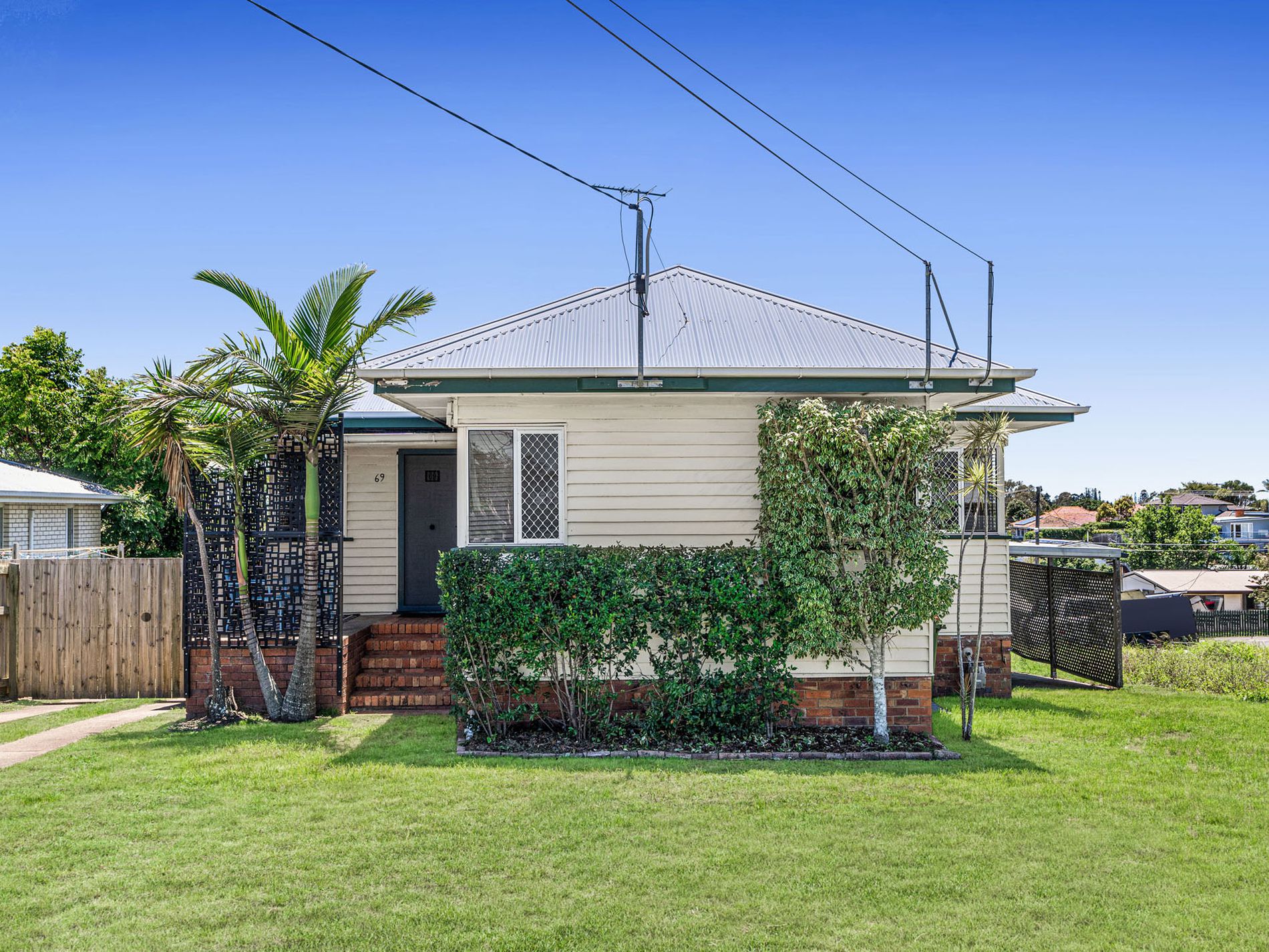 69 Sibley Road, Wynnum West Sash & Gable Property
