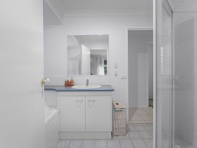 8 Colonial Court, Raceview
