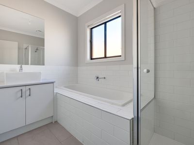 18 Distinctive Drive, Rockbank