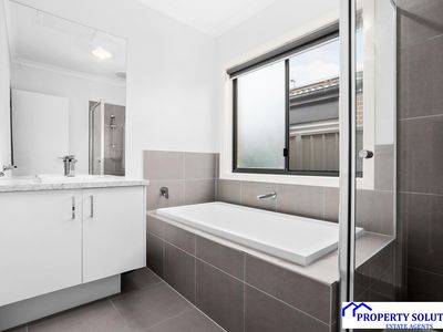 9 Rotary Street, Clyde