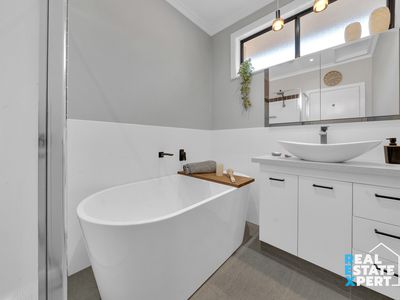 2 / 4 Philip Road, Hallam