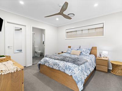 76 Loretto Way, Hamlyn Terrace