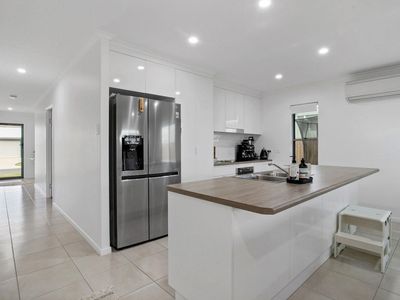 6 Lugano Mews, Andergrove