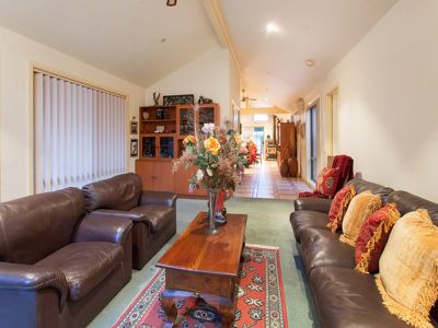 8 Fenton Ave, Rosebud