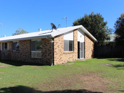 2 / 12 Bayrise Drive, Urangan