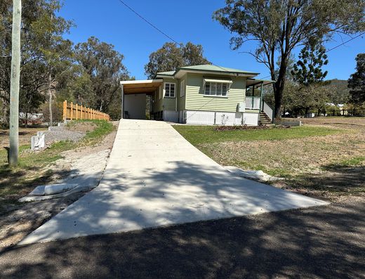 COUNTRY LIFESTYLE, QUEENSLANDER STYLE