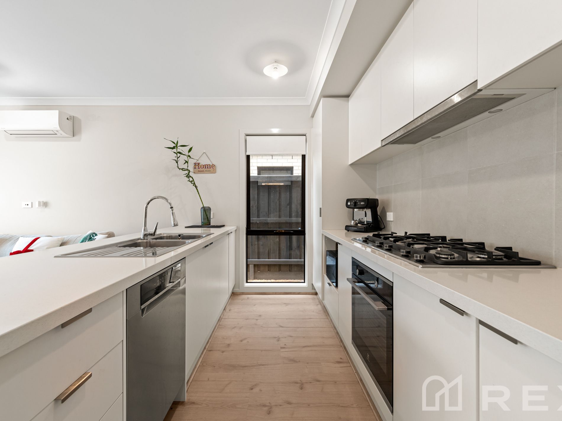 27 Flaxlilly Crescent, Officer