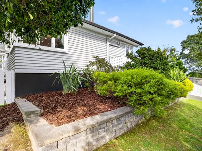 20 & 20A Brian Crescent, Stanmore Bay
