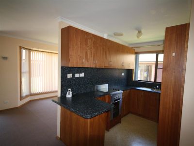 2 / 11 Freestone Crescent, Wynyard
