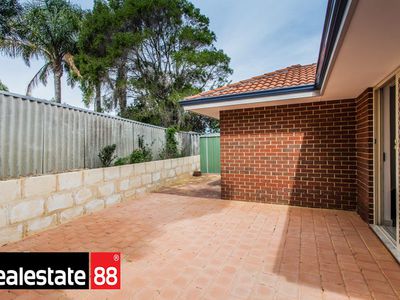 18 Burdett Retreat, Murdoch