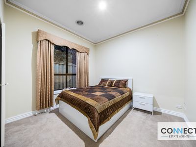 33 Champagne Grove, Narre Warren South