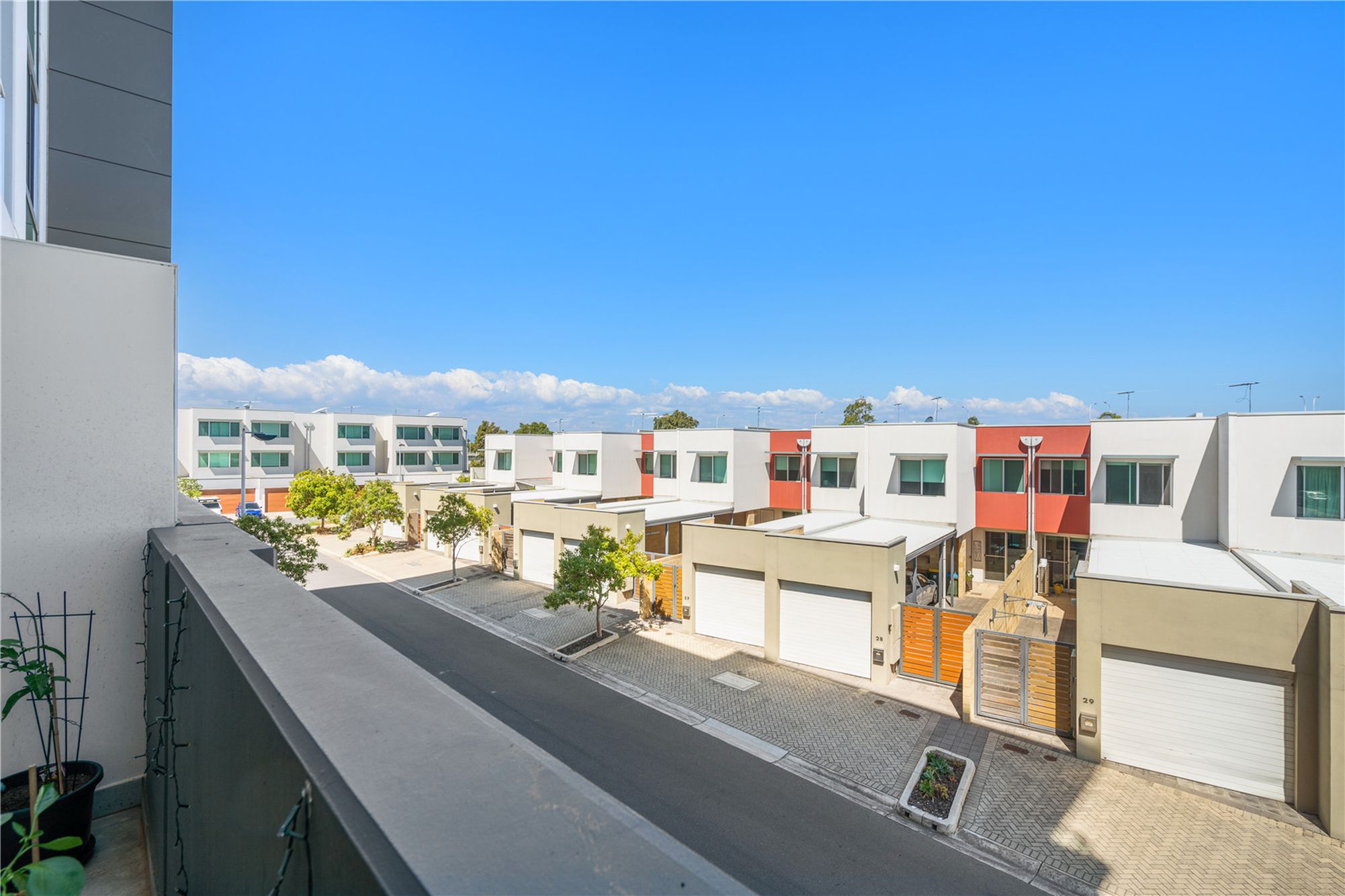 215 / 1-2 Tarni Court, New Port