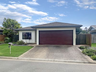 6 Sommerset Drive, Atherton