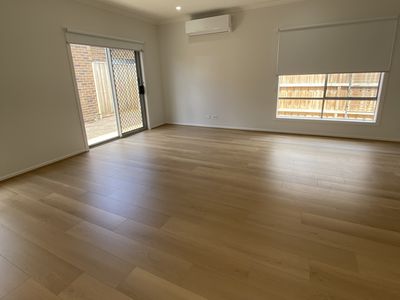 1 Shanti Circuit, Werribee