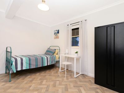 96 Raff Avenue, Holland Park