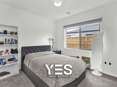 8 Ficus Way, Officer