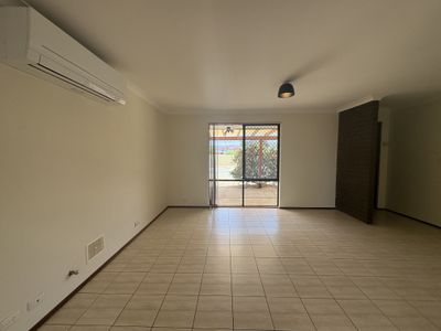 3 Taplow Court, Kelmscott