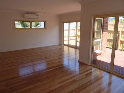 10 Fife Court, Belmont