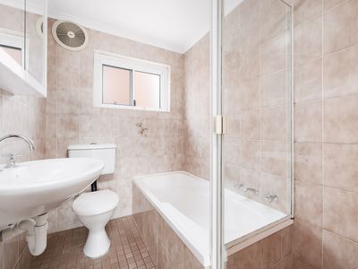1 / 2 Brittain Crescent, Hillsdale