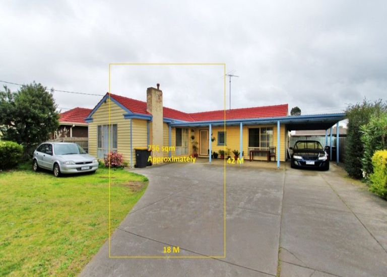 1449 Centre Road, Clayton