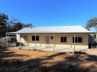 226 James White Drive, Fosters Valley