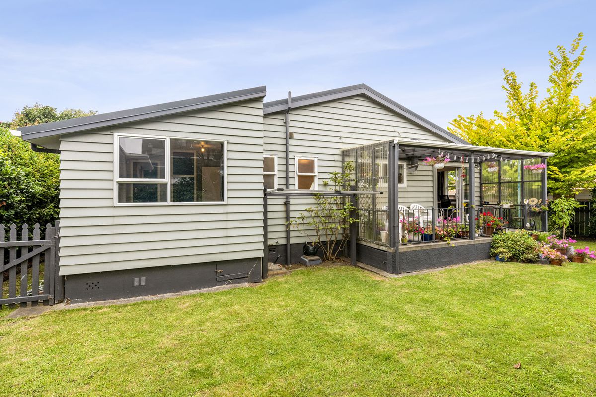 33 Ocean Road, Paraparaumu Beach