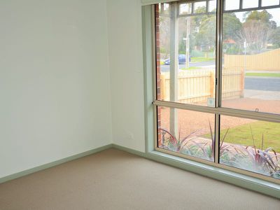 4 Bond Street, Hadfield