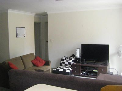 2 / 2-4 Hindmarsh Avenue, Wollongong