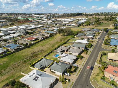 2 / 17 Sunset Drive, Glenvale