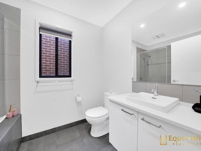 19 Moombil road, Truganina