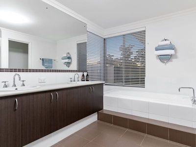 7 Highbury Boulevard , Baldivis