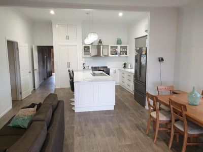 11825 Summerland Way, Fairy Hill