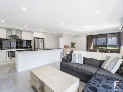 12 Eleanor Close, Hamlyn Terrace